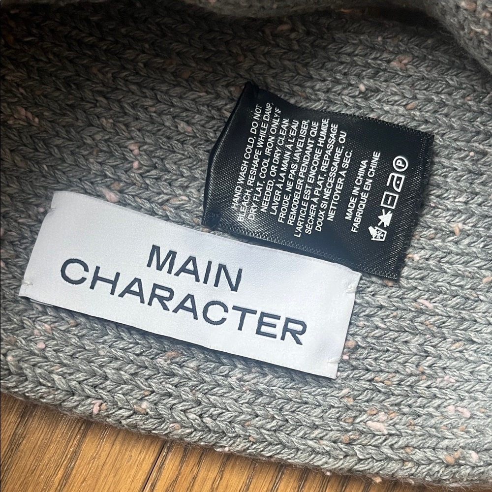 Main Character Gray Knit Accessory - Picture 2 of 3